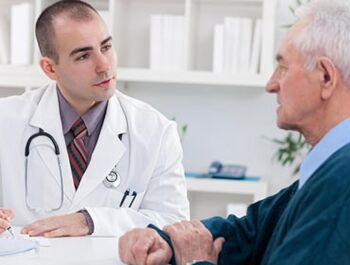 Um homem com sintomas de prostatite deve primeiro consultar um urologista